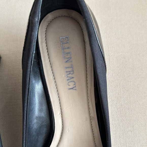 Ellen Tracy Black Open-Toe Wedges SIZE 8 - Picture 3 of 12